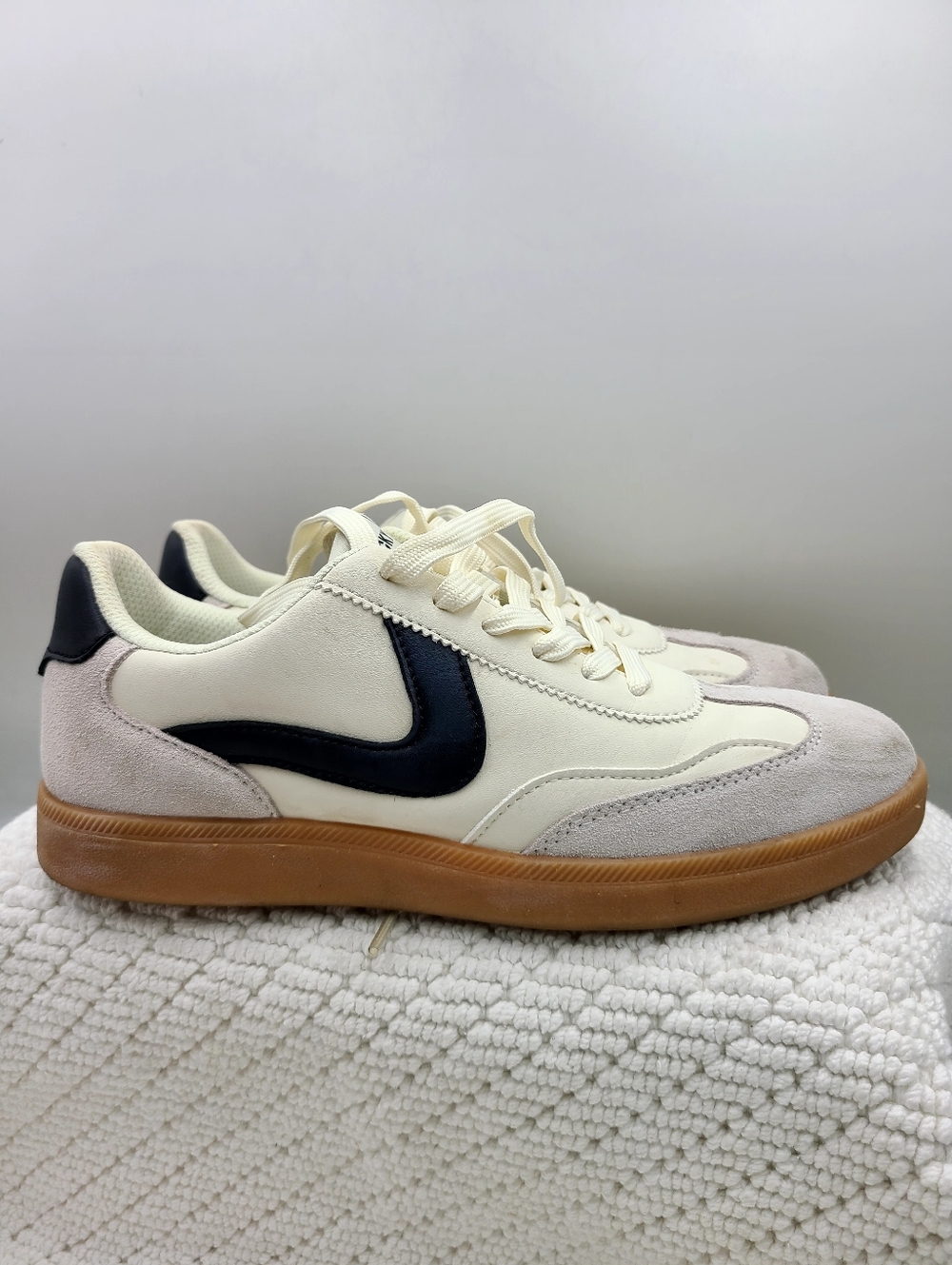 Low-Top Cream & Black Leather-Suede Sneakers with Gum Sole